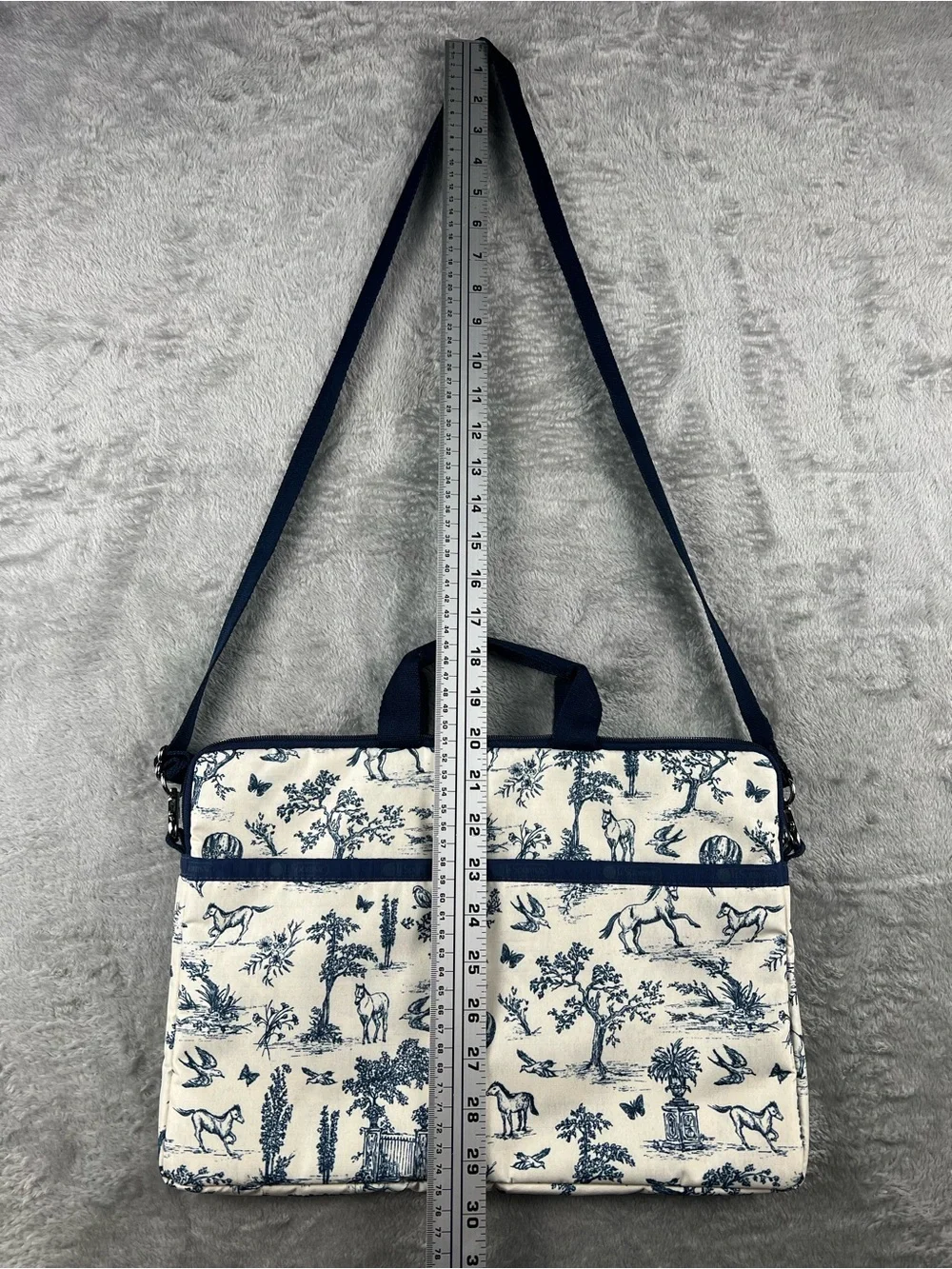 Lesportsac Crossbody Laptop Sleeve Bag Blue White Toile De Jouy Horse Country